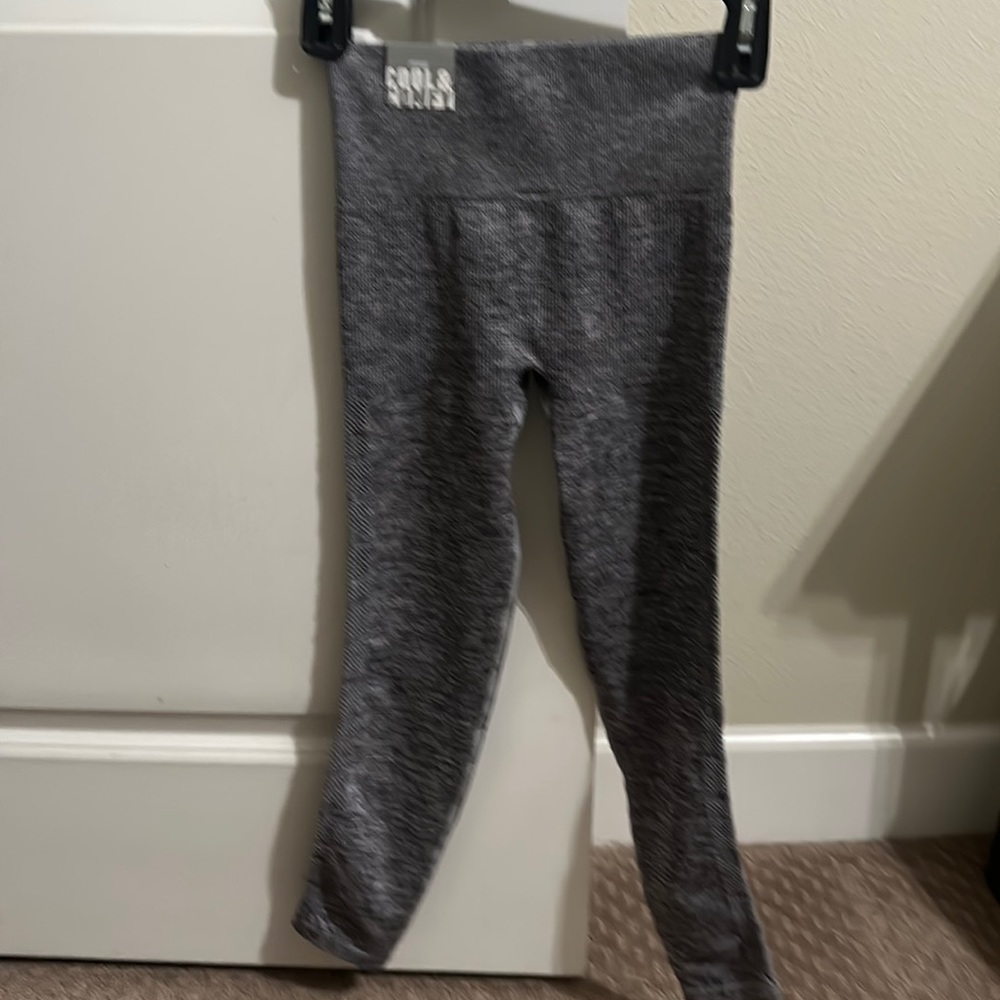 PINK NWT Cool & Comfy High Waist 7/8 Ankle Tight Size XS Black/Gray